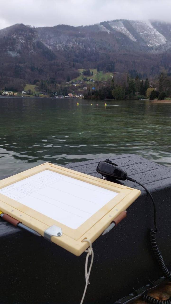 Die Beobachtungen unter Wasser werden akribisch in der Dokumentation festgehalten.