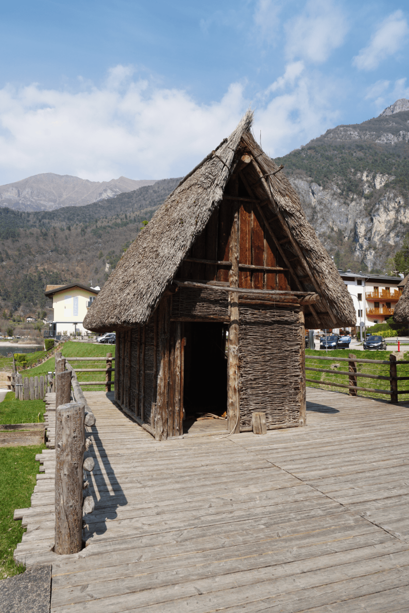 Hausmodell der frühen Bronzezeit in Ledro