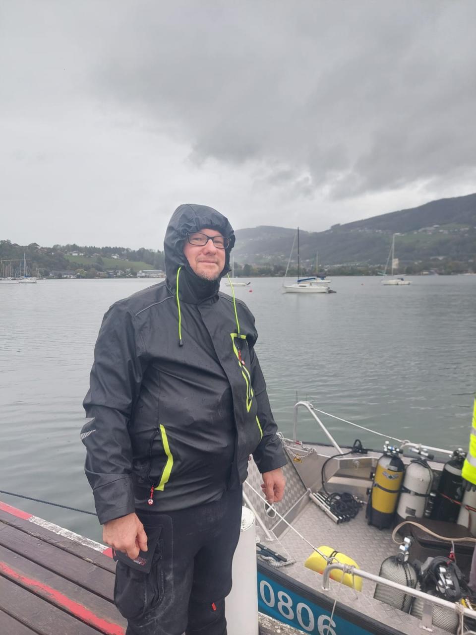 Markus Hochhold vor dem Boot