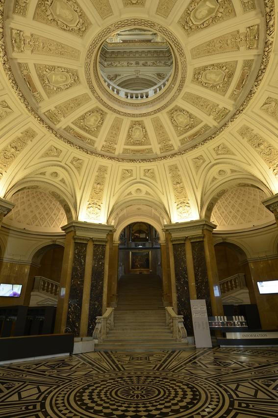 Die Eingangshalle des NHM.