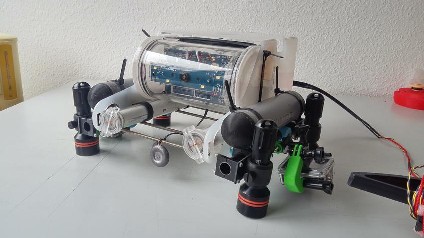 Das Mini-U-Boot steht auf einem Tisch