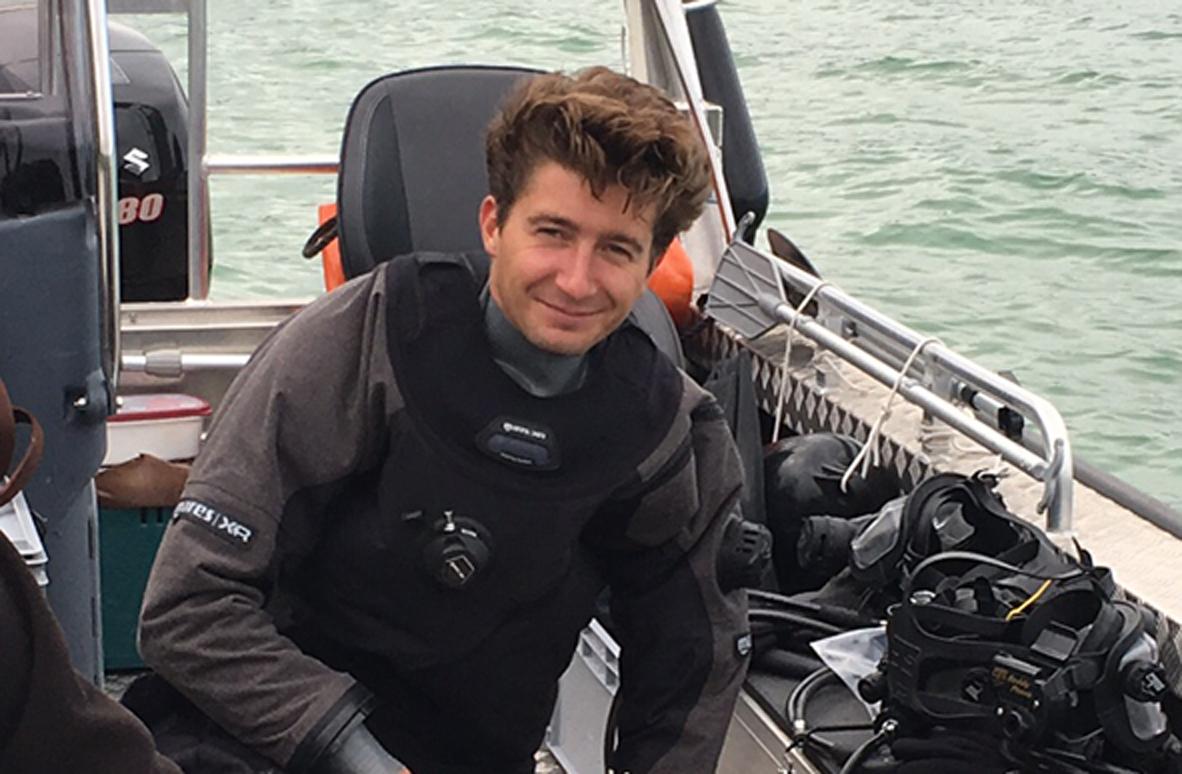 Max Fiederling auf dem Forschungsboot
