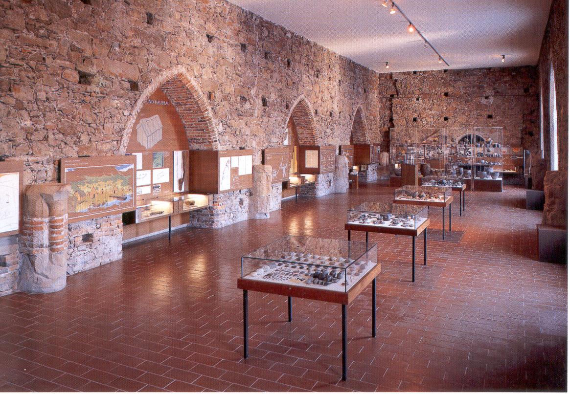 Der steinerne Saal im Pfahlbaumuseum Mondsee
