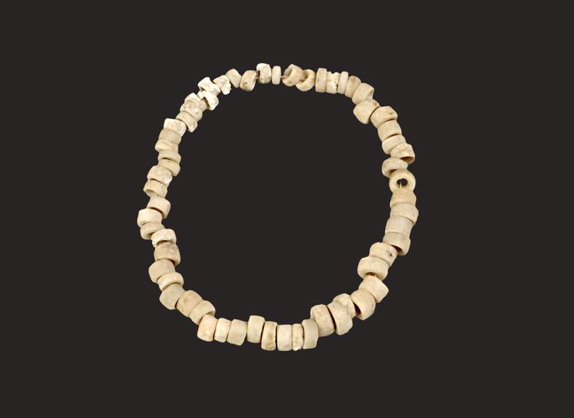 Eine Kette aus Kalksteinperlen aus Weyregg