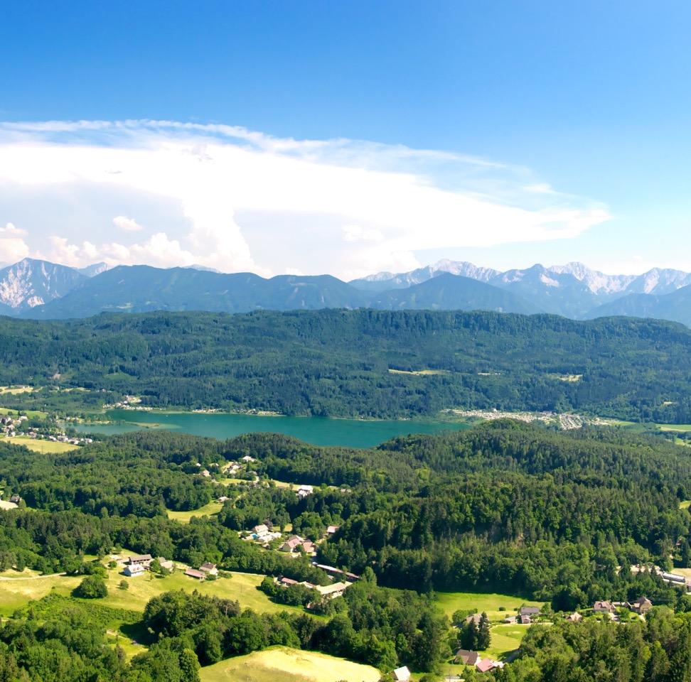 Blick auf den Keutschacher See vom Pyramidenkogel aus. 
