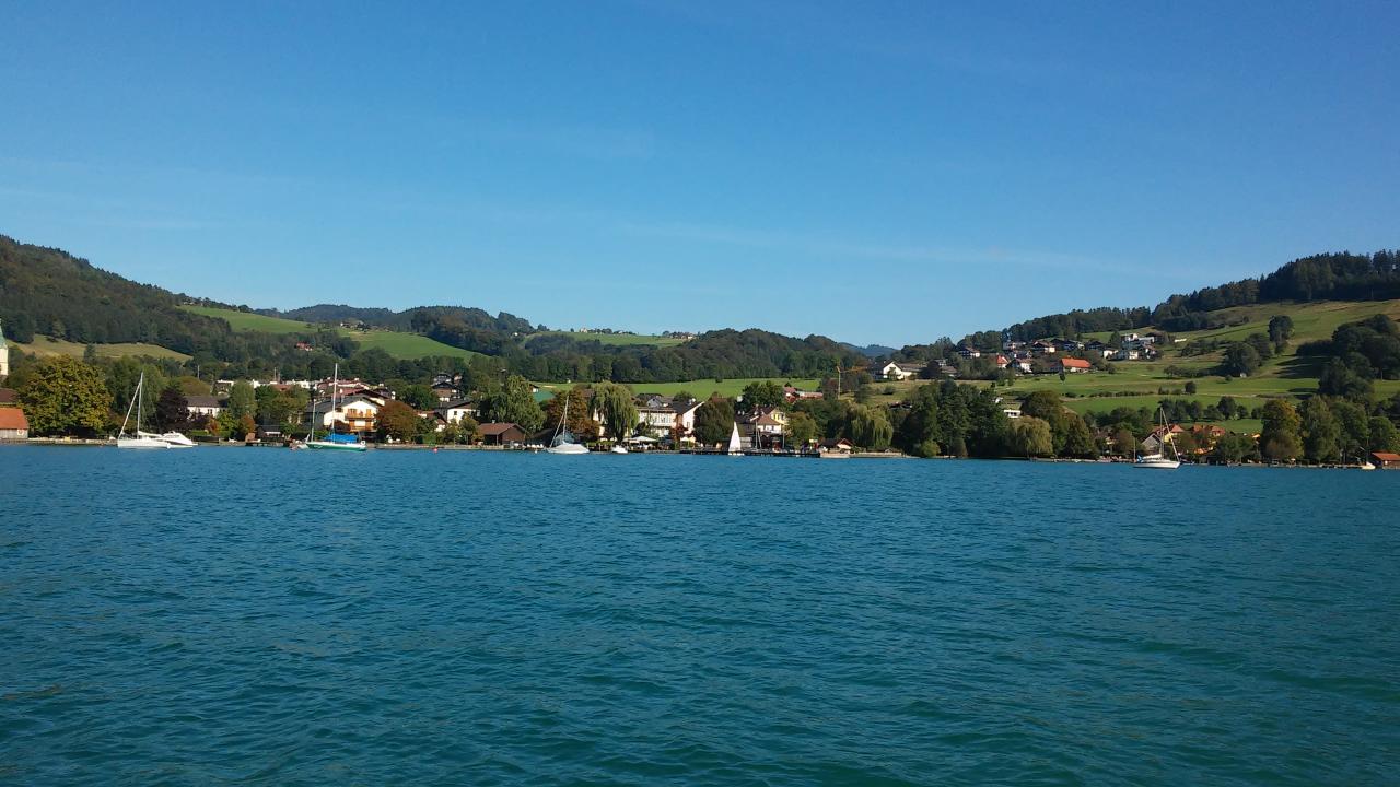 Weyregg vom See aus betrachtet