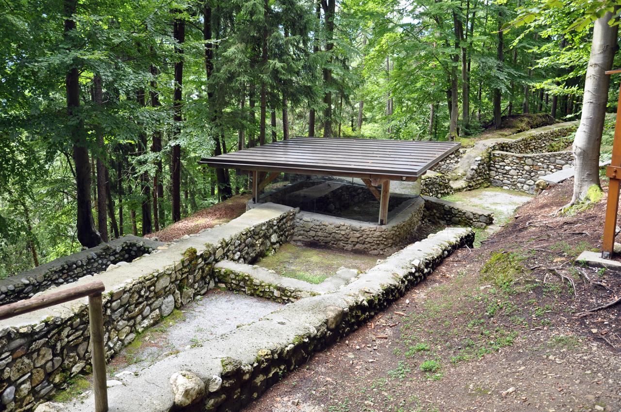 Kathreinkogel Zisterne und Häuser 