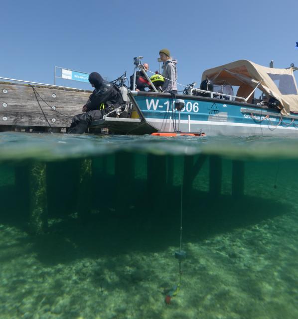 Forschungsboot am Attersee