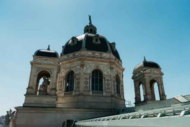 Die Kuppel des Naturhistorischen Museums Wien vom Dach aus betrachtet