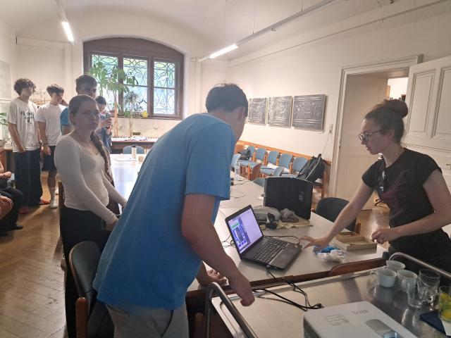 Bei der Arbeit im NHM 