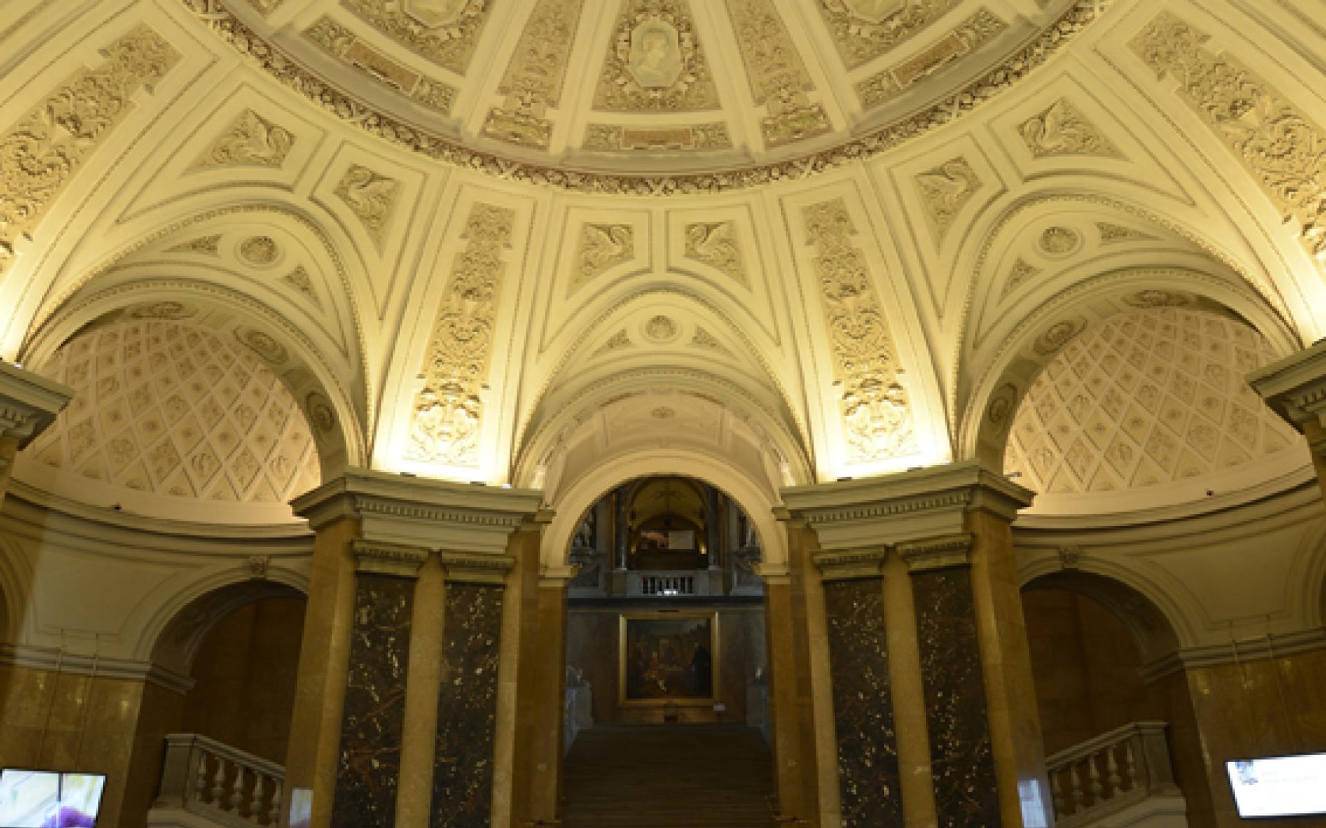 Die Eingangshalle des NHM.