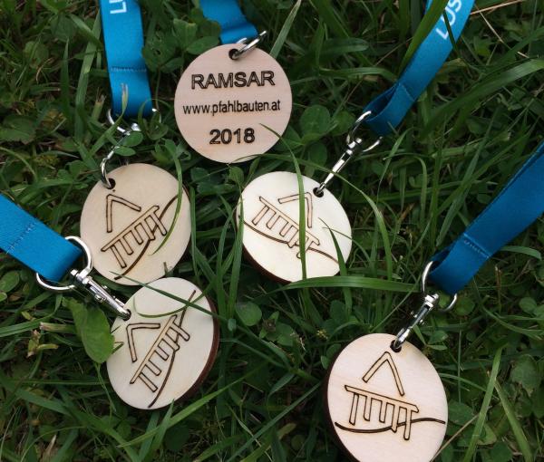 Für die Teilnehmerinnen und Teilnehmer gab es die Ramsar Pfahlbauten Medaille