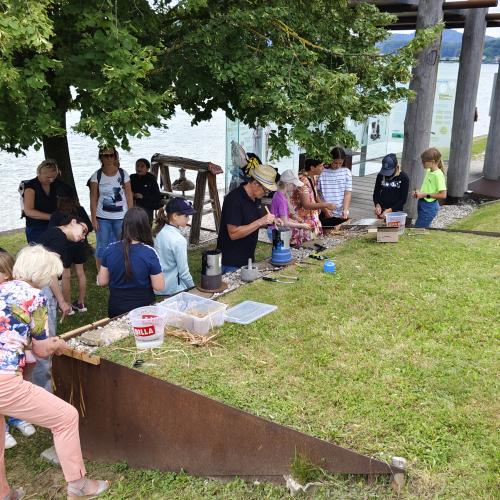 „Pfahlbau am Attersee“ vermittelt „Pfahlbauleben“ in der Jungsteinzeit.