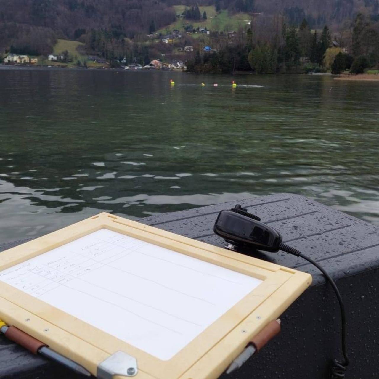 Die Beobachtungen unter Wasser werden akribisch in der Dokumentation festgehalten.