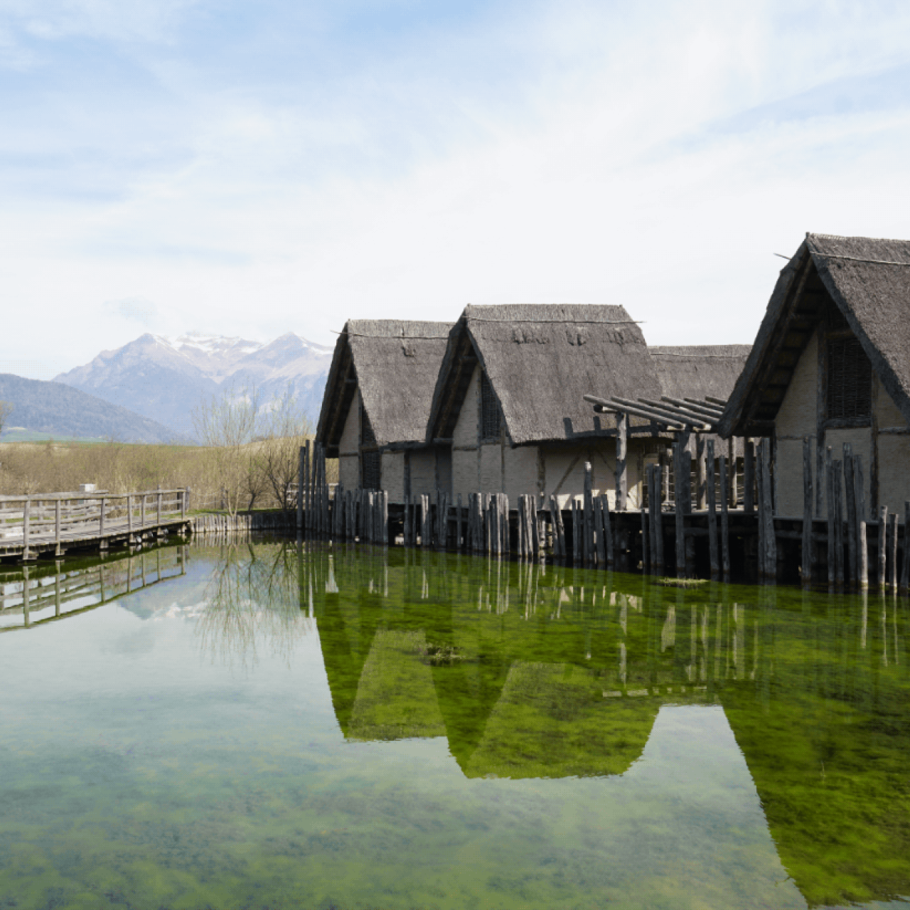 Häuser des Parco Archeo Natura di Fiavé 