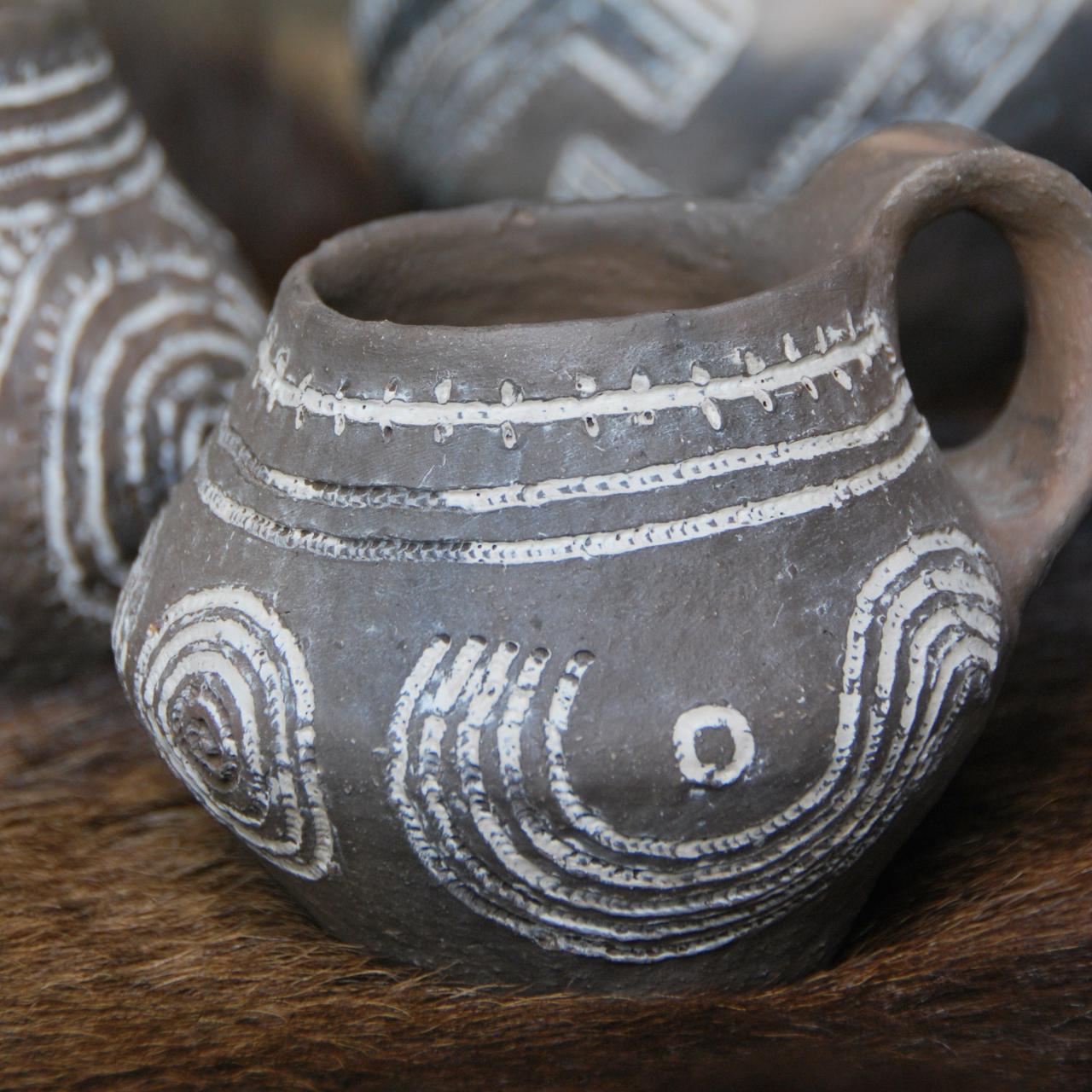 Becher der Mondseekeramik