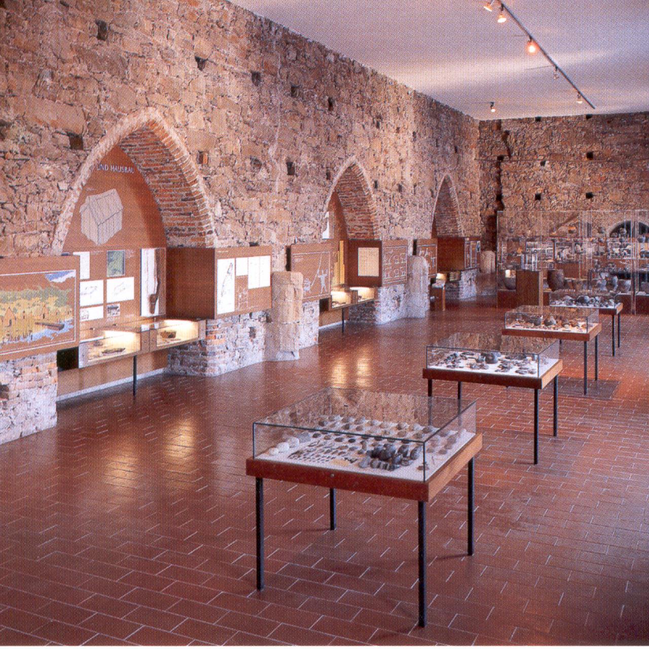 Der steinerne Saal im Pfahlbaumuseum Mondsee